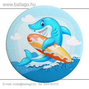 Kitűző: Cápa-szörfdeszkás