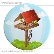 Kitűző: Madáretető-madarakkal